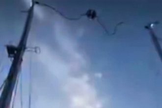 VIDEO: Aterradora avería en atracción con gente en una feria de España