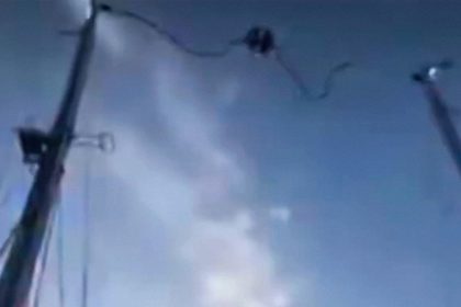 VIDEO: Aterradora avería en atracción con gente en una feria de España