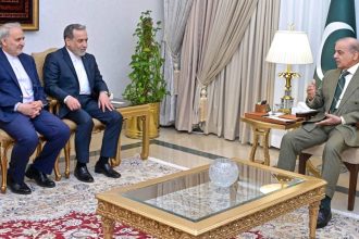 Reuters: El canciller iraní presenta una lista de demandas al mediador pakistaní