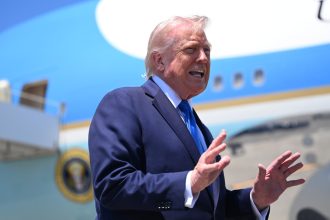 Trump confirma que canceló el vuelo de sus negociadores con Irán: "Tenemos todas las cartas"