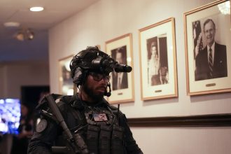 PRIMERA IMAGEN del hombre armado detenido tras el incidente en la cena de corresponsales