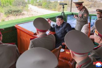 FOTOS: Kim Jong-un supervisa un concurso de artillería de unidades del Ejército