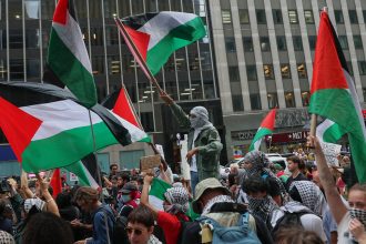 EE.UU. puede negar la 'green card' a solicitantes por expresar opiniones políticas