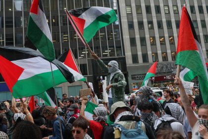 EE.UU. puede negar la 'green card' a solicitantes por expresar opiniones políticas