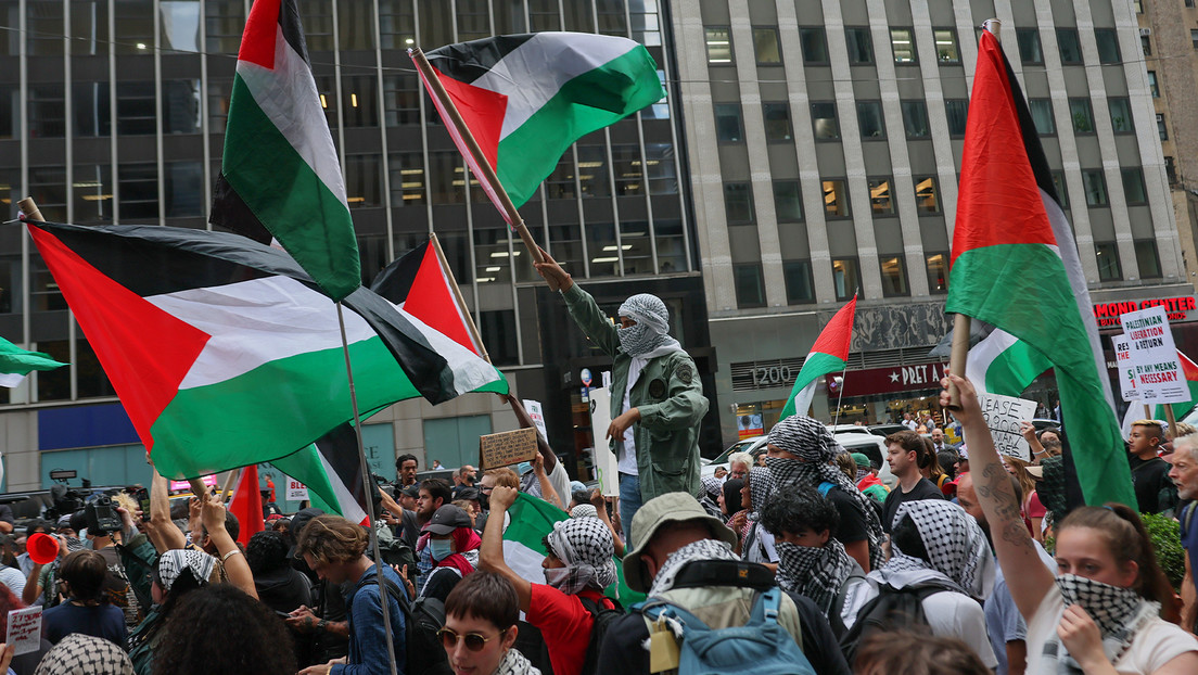 EE.UU. puede negar la 'green card' a solicitantes por expresar opiniones políticas