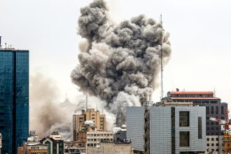 Trump: Quedan unos tres días para que explote el sistema de petróleo de Irán