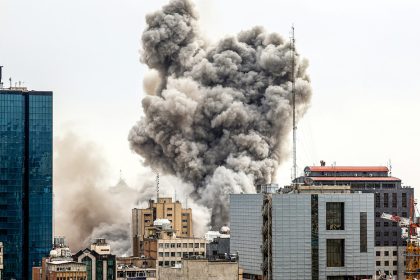 Trump: Quedan unos tres días para que explote el sistema de petróleo de Irán