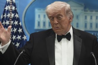 "Quería ver qué estaba pasando": Trump explica su "caótica" evacuación tras el tiroteo en la cena con corresponsales