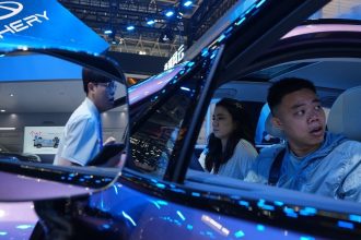 China 'se lanza a la piscina' con un nuevo todoterreno anfibio (VIDEO)