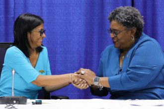 Delcy Rodríguez invita a un país de la región a invertir en campos de petróleo y gas en Venezuela