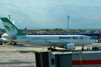 EE.UU. amenaza con sanciones a todos los gobiernos que negocien con aerolíneas iraníes