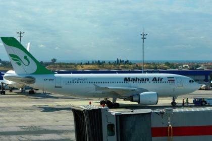 EE.UU. amenaza con sanciones a todos los gobiernos que negocien con aerolíneas iraníes