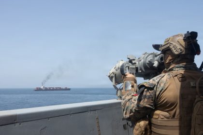 EE.UU. dice que no puede tolerar que Irán controle el estrecho de Ormuz