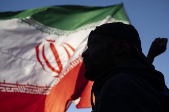 EE.UU. acusa a Irán de usar "el equivalente de un arma nuclear económica"