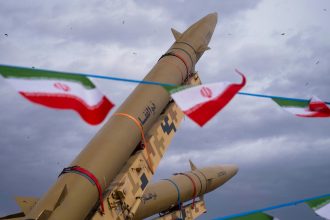 Trump anuncia otra vez la derrota de Irán, que advierte que la guerra no ha terminado