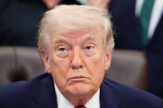 Trump podría enfrentarse a juicio si no termina su ofensiva contra Irán antes de esta fecha