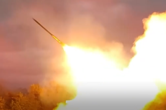 VIDEO: Fuego masivo del 'Huracán' ruso arrasa posiciones ucranianas
