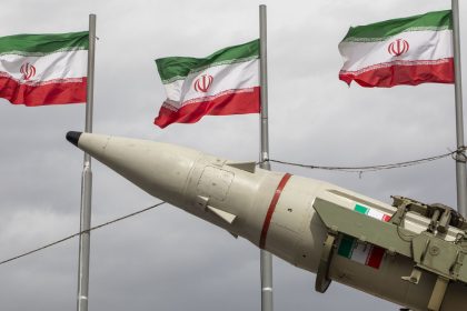 Trump lanza un ultimátum a Irán y este promete una "nueva sorpresa" para EE.UU.