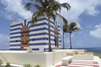 Epstein construyó su propia "mezquita" y adquirió obietos del lugar más sagrado del islam