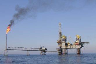 Jefe del parlamento iraní se burla de advertencia de Trump