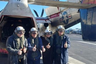 Milei sube al portaaviones USS Nimitz y participa en ejercicios navales con EE.UU.