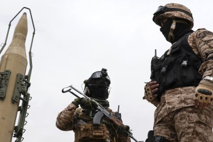 Fuerte advertencia militar de Irán a EE.UU.: sus buques tendrán la misma suerte que las bases militares