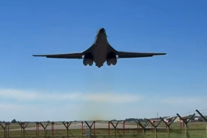 VIDEO: Bombardero pesado de EE.UU. realiza vuelo de entrenamiento en Reino Unido