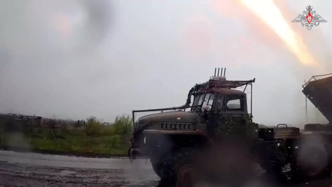 VIDEO: Intenso ataque de 'Granizo' ruso elimina posiciones ucranianas