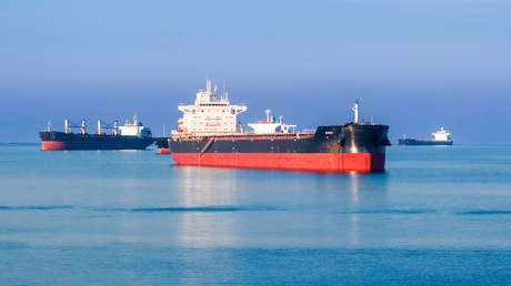 FT: Decenas de petroleros iraníes burlan el bloqueo naval de EE.UU.