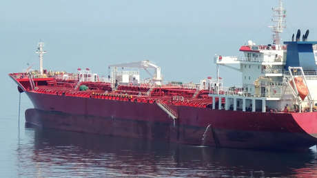 Petrolero chino desafía a Trump y cruza Ormuz a pesar de su bloqueo