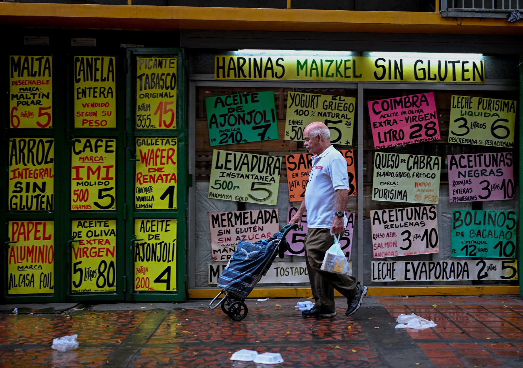 Observatorio de Finanzas reporta estancamiento de remuneraciones en Caracas, economía Venezuela