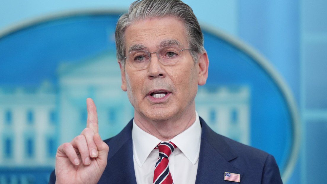 "En el fondo de su corazón, se sienten bien": Bessent desafía encuestas negativas sobre la economía (VIDEO)