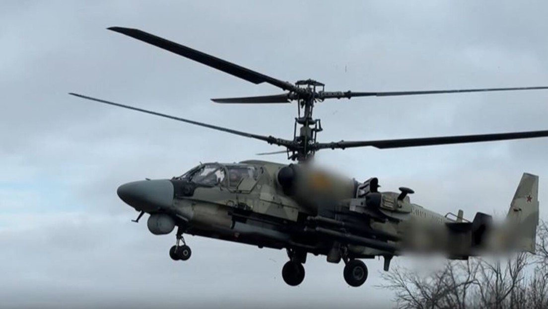 VIDEO: Helicóptero de ataque ruso elimina a personal y equipo militar ucranianos
