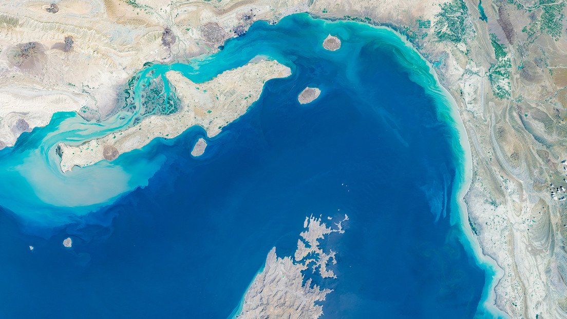 Revelan cómo estafadores se aprovechan de los problemas con el estrecho de Ormuz