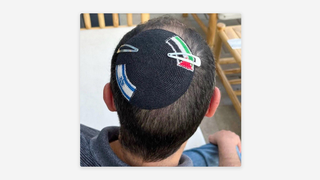 Policía israelí detiene a un judío y destruye su kipá por lucir bandera palestina (FOTO)