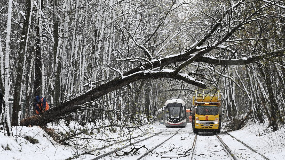 VIDEOS: Fuertes nevadas sorprenden a Moscú en plena primavera y causan colapsos de tráfico