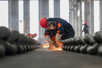 Se disparan los beneficios industriales de este país pese a riesgos del conflicto en Oriente Medio