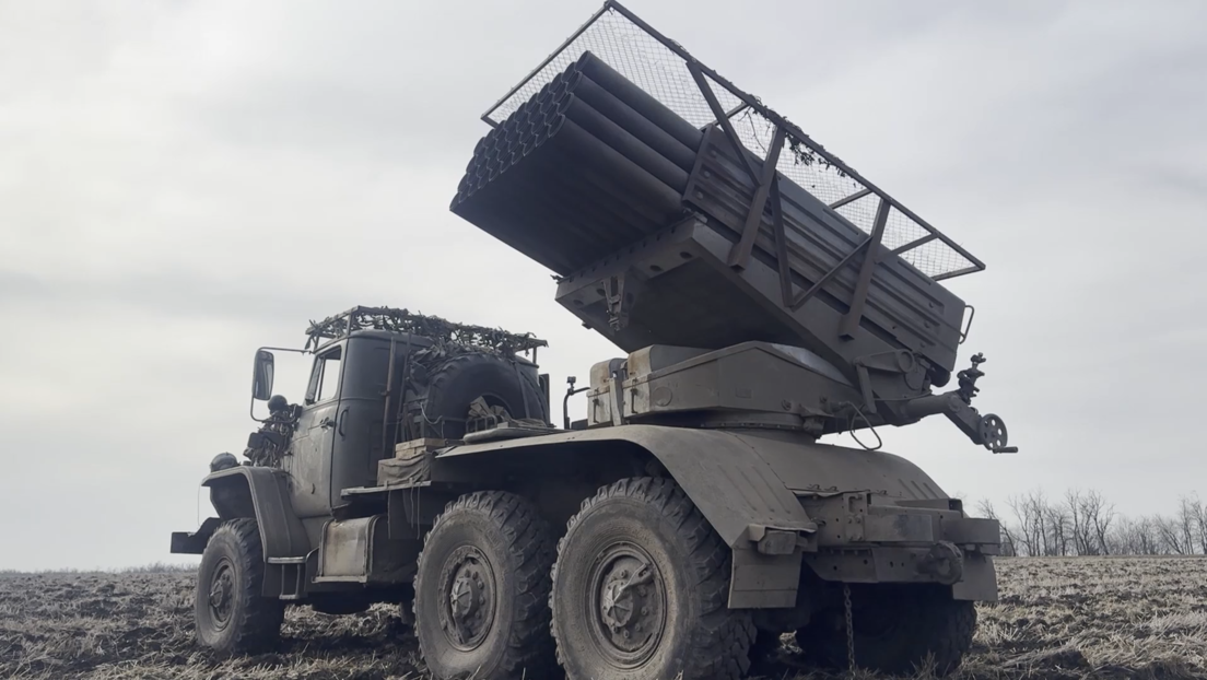VIDEO: Artillería rusa destruye puestos de despliegue de las tropas ucranianas