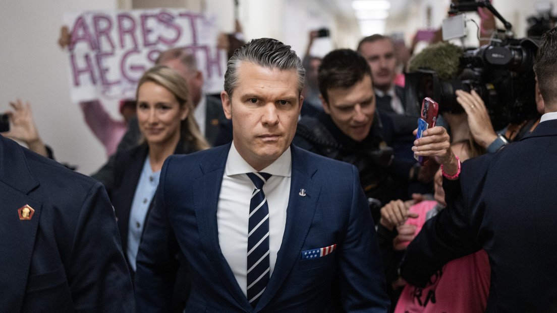 Hegseth amenaza a aliados con "consecuencias" por no ayudar a EE.UU.