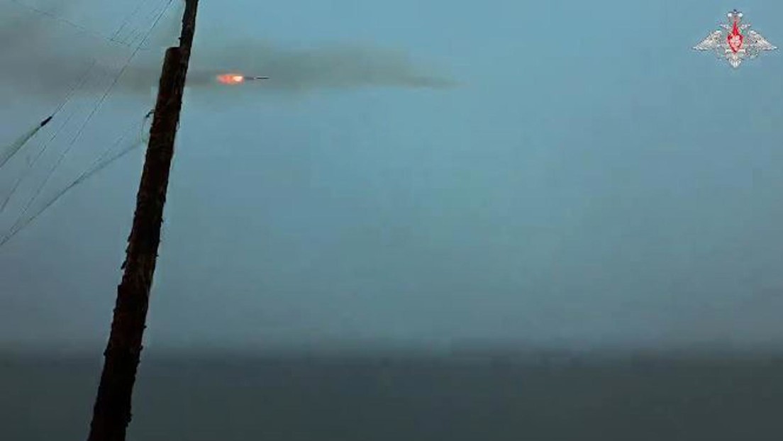 VIDEO: El Ejército ruso lanza una lluvia de cohetes sobre el enemigo