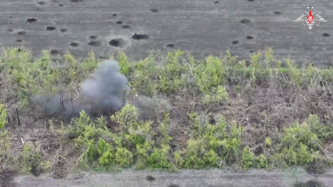 VIDEO: Tanque ruso reduce a escombros una fortaleza ucraniana y tres puestos de tiro
