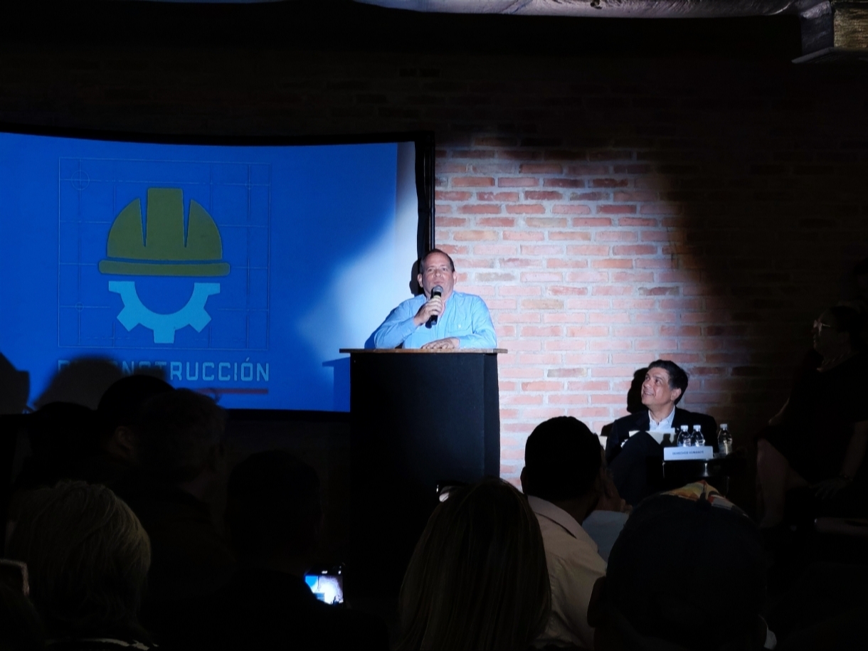 Presentación de e la iniciativa “Organización y propuestas para la reconstrucción de Venezuela”.