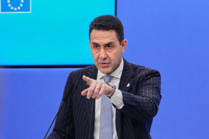 Diputado arremete contra la estrategia de "cucarachas" de Von der Leyen ante la crisis en Oriente Medio