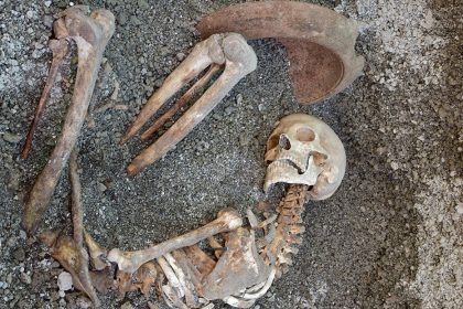 FOTO: Víctima de Pompeya hallada tras 2.000 años con su equipo de supervivencia