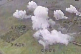 VIDEO: 'Sol abrasador' ruso reduce a cenizas refugios enemigos en el frente
