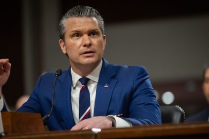 WP: Hegseth incrementa su control en el Pentágono y "se cree intocable"