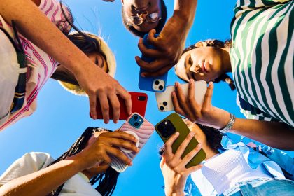 Lanzan en EE.UU. una red de telefonía cristiana sin porno ni satanismo