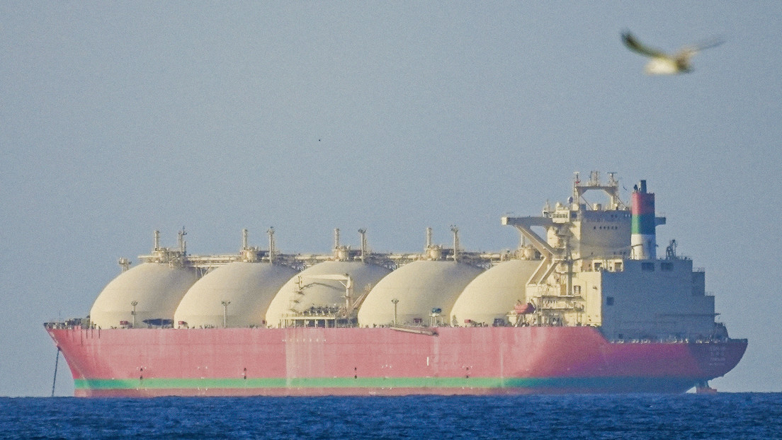 Un aliado de EE.UU. del Golfo confirma que su petrolero fue alcanzado por drones iraníes
