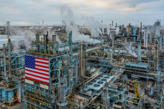 ¿Quién pierde más con el 'shock' petrolero global? La respuesta no favorece a EE.UU.