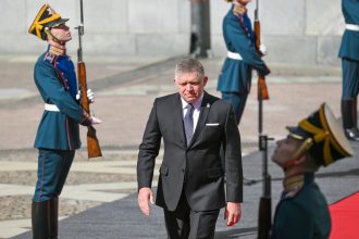 "Se han vuelto locos con Moscú": La dura respuesta de Fico a las críticas por su viaje a Rusia por el Día de la Victoria